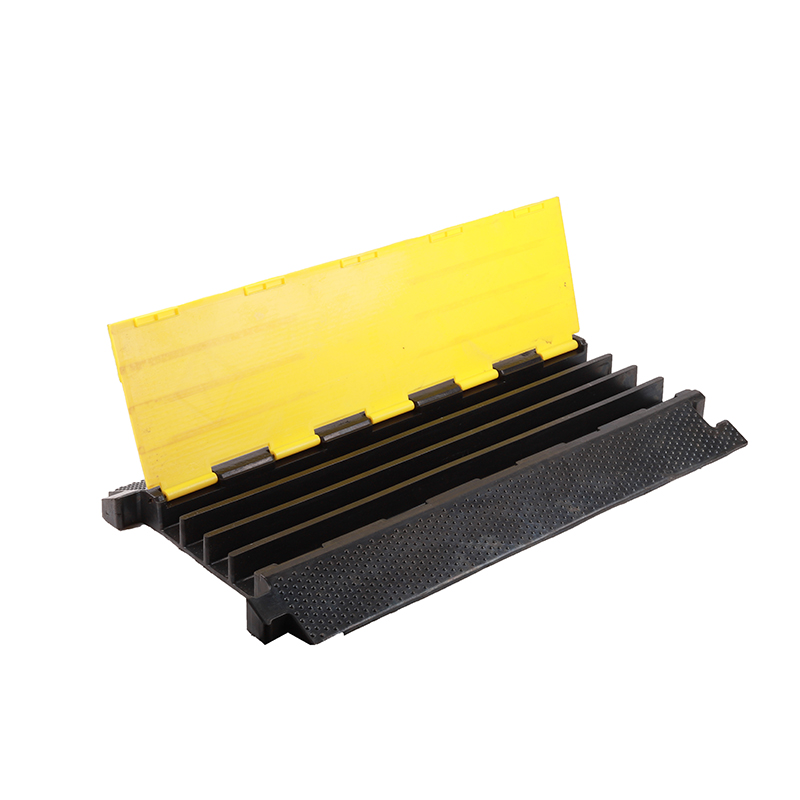 SH024-4B INDUSTRIAL-grade na panlabas na hindi tinatagusan ng tubig na goma at plastik na tagapagtanggol ng cable